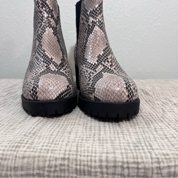 MIA Jody Snakeskin Lug Sole Booties size 8 Women’s Brand New- No Box - Picture 6 of 13